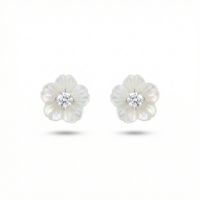 Foto do produto BRINCO DE PRATA ROSAS 8 MM COM ONIX DE 3 MM CRAVEJADA