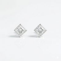 Foto do produto BRINCO DE PRATA SOLITARIO QUADRADO ZIRCONE DE 6 MM EMBUTID0