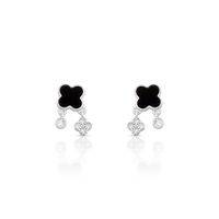 Foto do produto BRINCO DE PRATA TREVO COM 12 ZIRCONES CRAVEJADOS E 2 ONIX DE 8 MM 22297