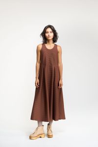 VESTIDO LONGO PREGAS TEXTURA - MARROM
