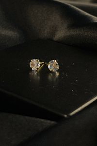 Foto do produto Brinco Ponto de Luz Pequeno Banhado em Ouro 18k Durado 