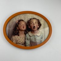 Foto do produto Moldura Oval Greghi Design - Meninas - Terracota 27,8cm