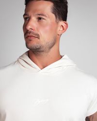 CAMISETA COM CAPUZ CUT SIGN BEGE
