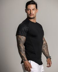 CAMISETA INVICTO TECH FUTURE PRETA