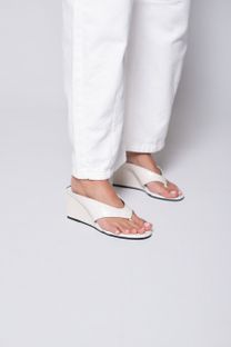 Sandália de Dedo Anabela Off White