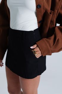 Short Saia Iza Preto