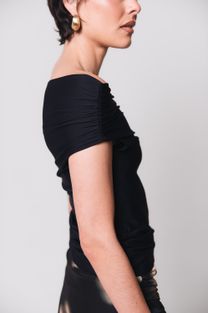 Blusa Ombro a Ombro Preta