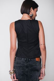 Blusa Alfaiataria Ilhós Preta