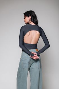 Body Manga Longa Costas Abertas Cinza 