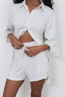 Short Curto Listrado Branco
