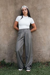 Calça Reta Monique Cinza