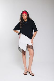 Saia Assimétrica de Cetim Com Renda Off White