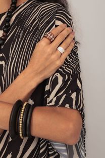 Anel Resina Studs
