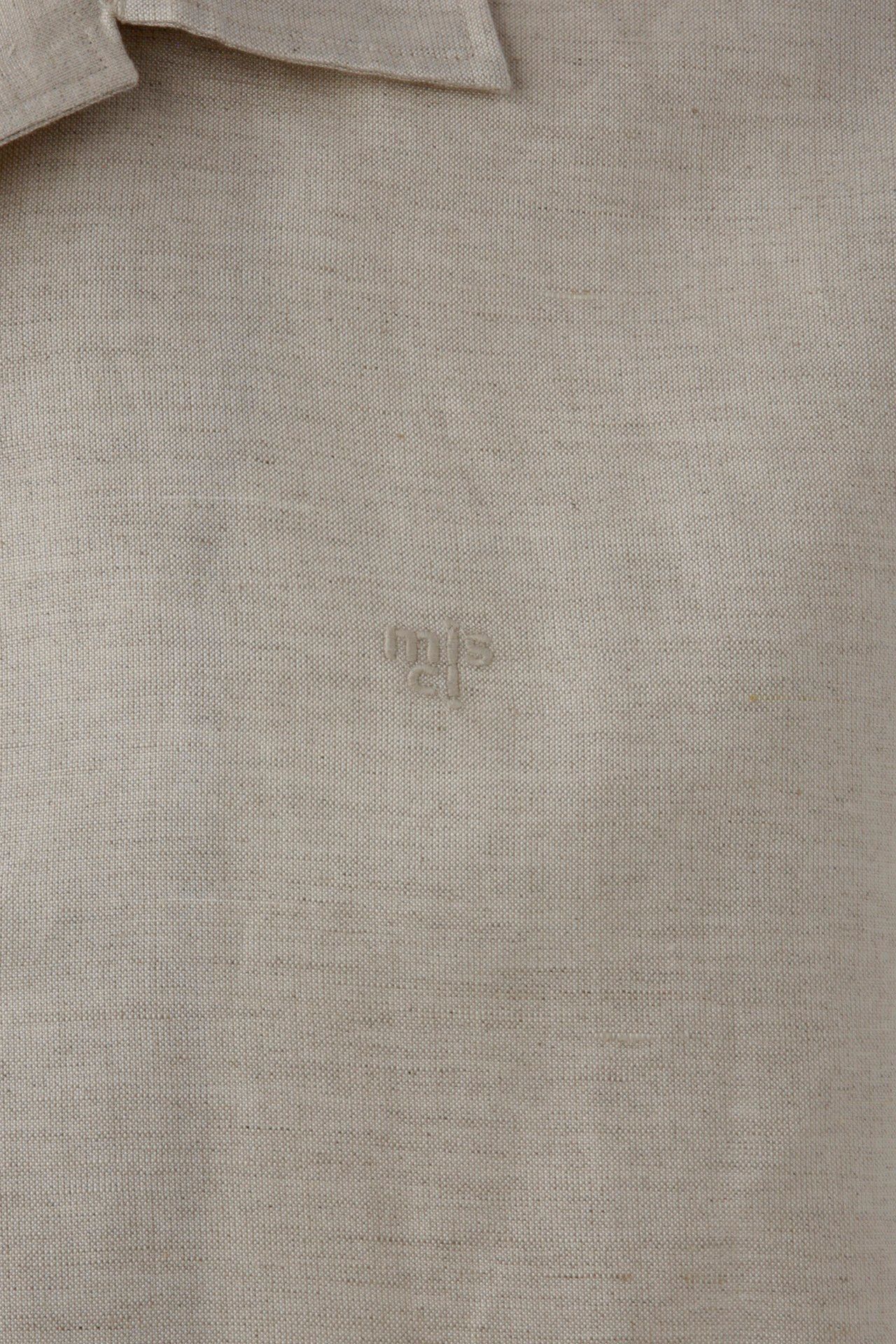 CAMISA MANGA CURTA VISCOLINHO LOGO BORDADO CRU | SHORT SLEEVE VISCOSE SHIRT RAW LOGO