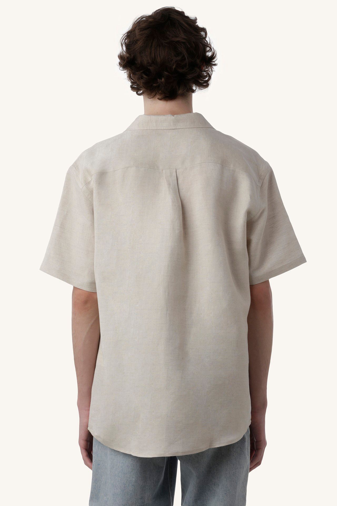 CAMISA MANGA CURTA VISCOLINHO LOGO BORDADO CRU | SHORT SLEEVE VISCOSE SHIRT RAW LOGO