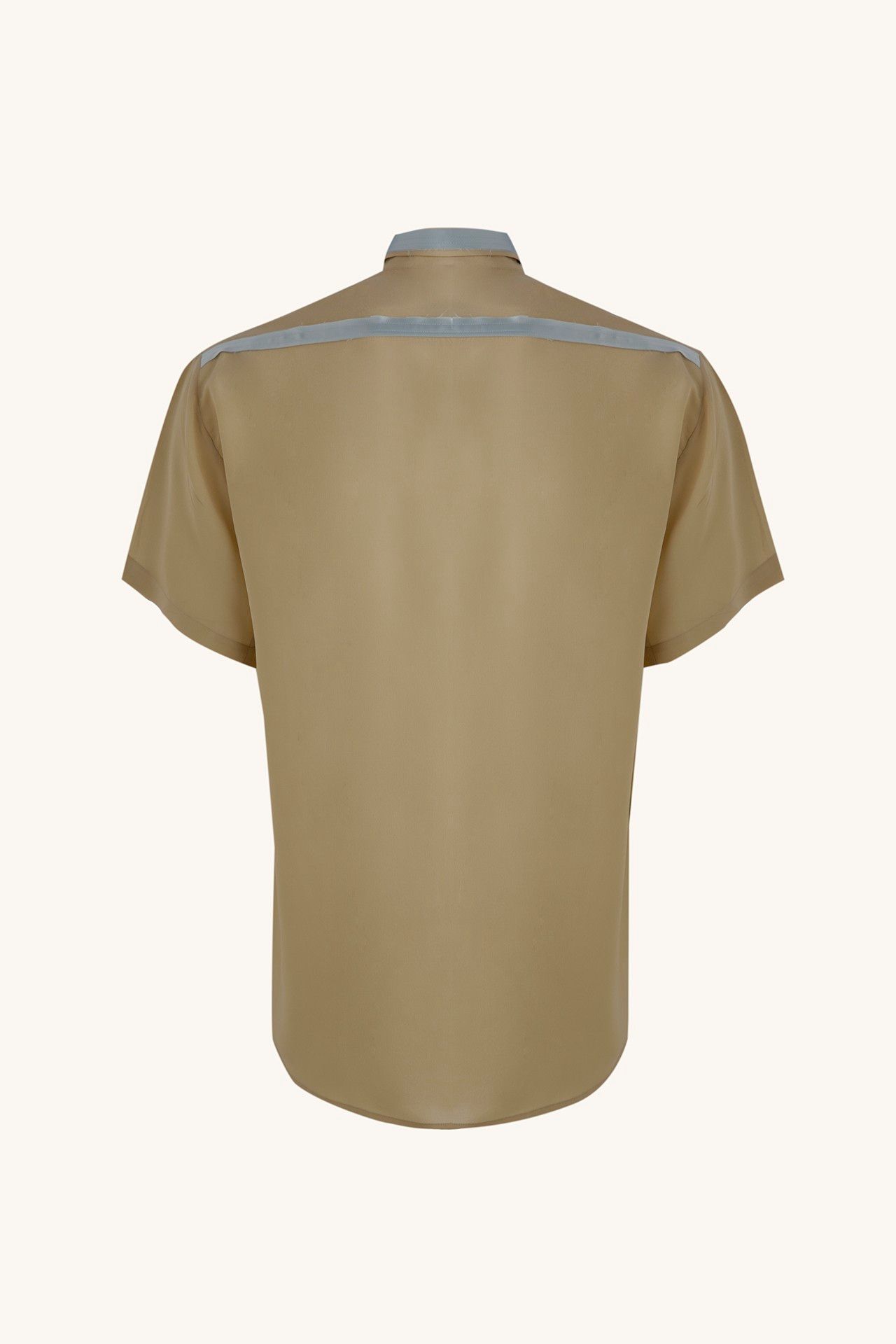 CAMISA MANGA CURTA PICADEIRO CREPE CHINE BEGE | BEIGE CREPE PICADEIRO SHORT SLEEVE SHIRT