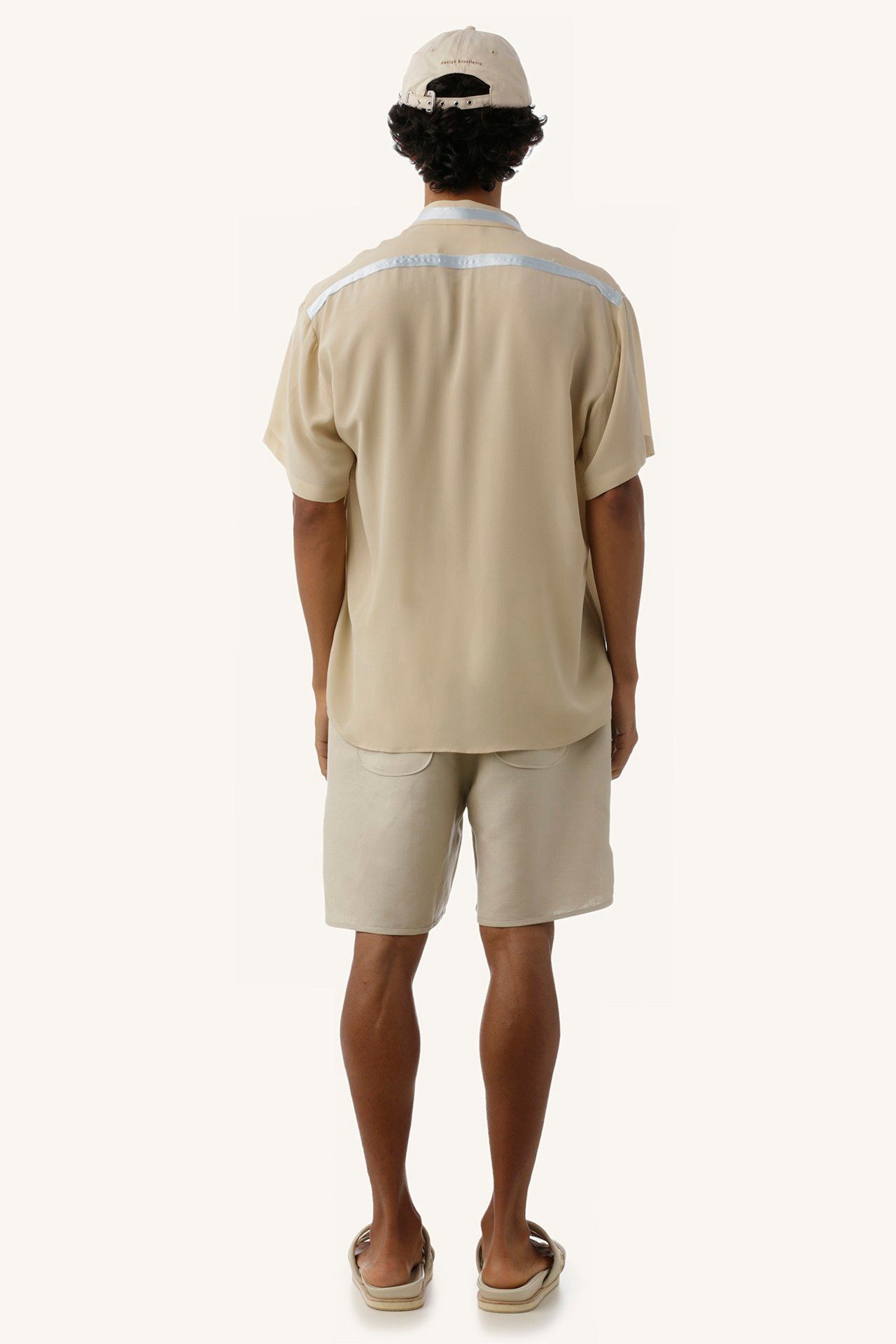 CAMISA MANGA CURTA PICADEIRO CREPE CHINE BEGE | BEIGE CREPE PICADEIRO SHORT SLEEVE SHIRT