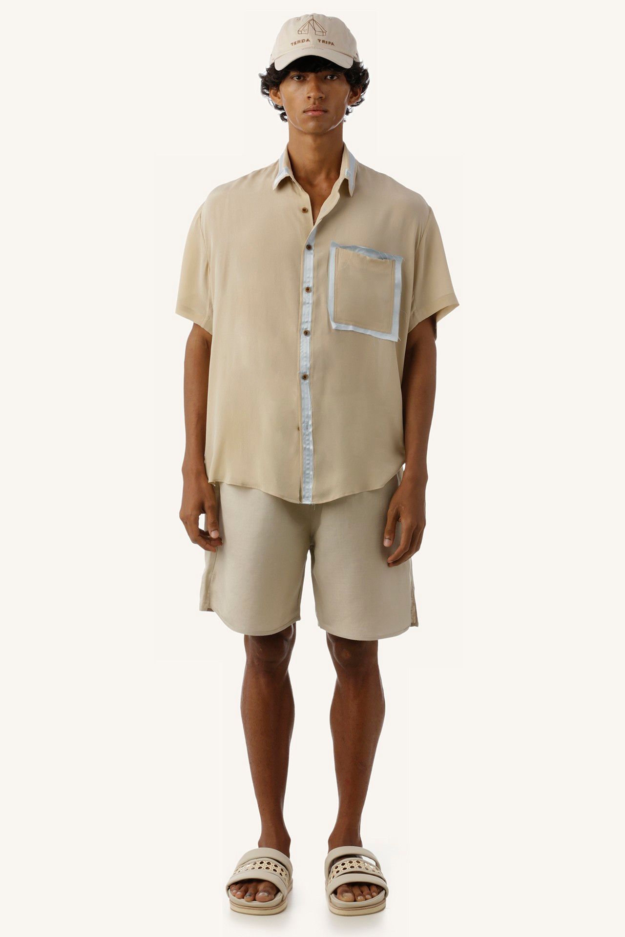 CAMISA MANGA CURTA PICADEIRO CREPE CHINE BEGE | BEIGE CREPE PICADEIRO SHORT SLEEVE SHIRT