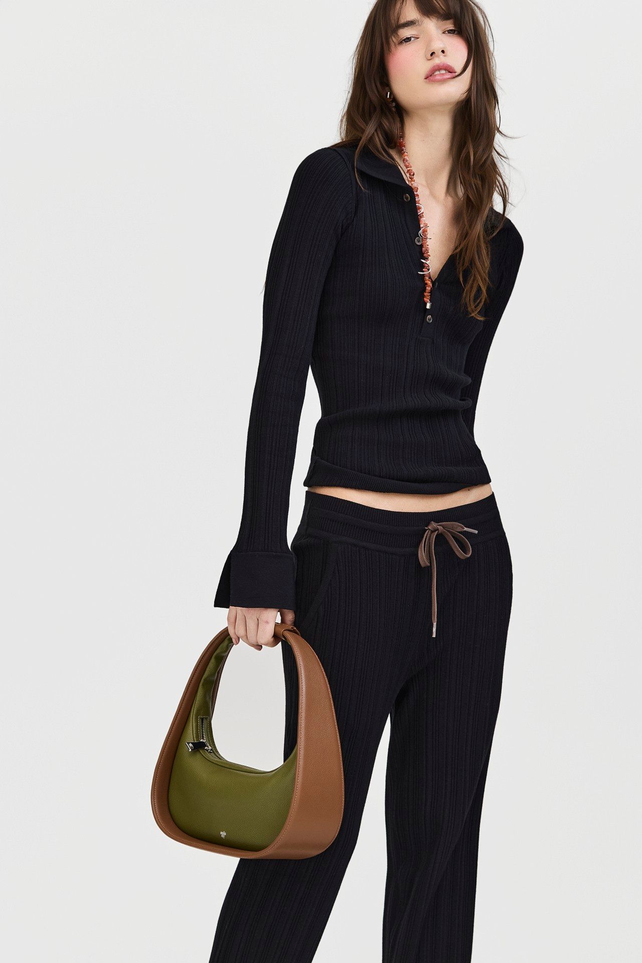 POLO MANGA LONGA ANA TRICOT PRETO | BLACK ANA KNIT LONG SLEEVE POLO SHIRT