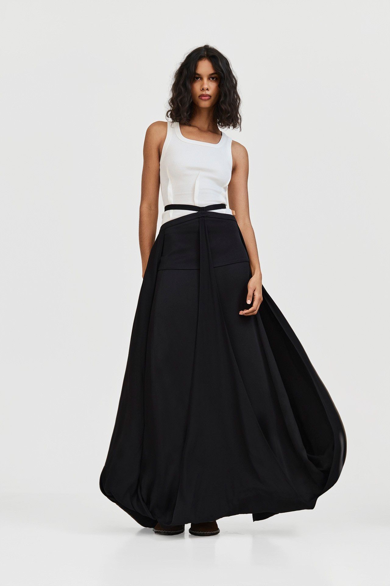 SAIA ELISA CREPE PRETO | ELISA CREPE BLACK SKIRT