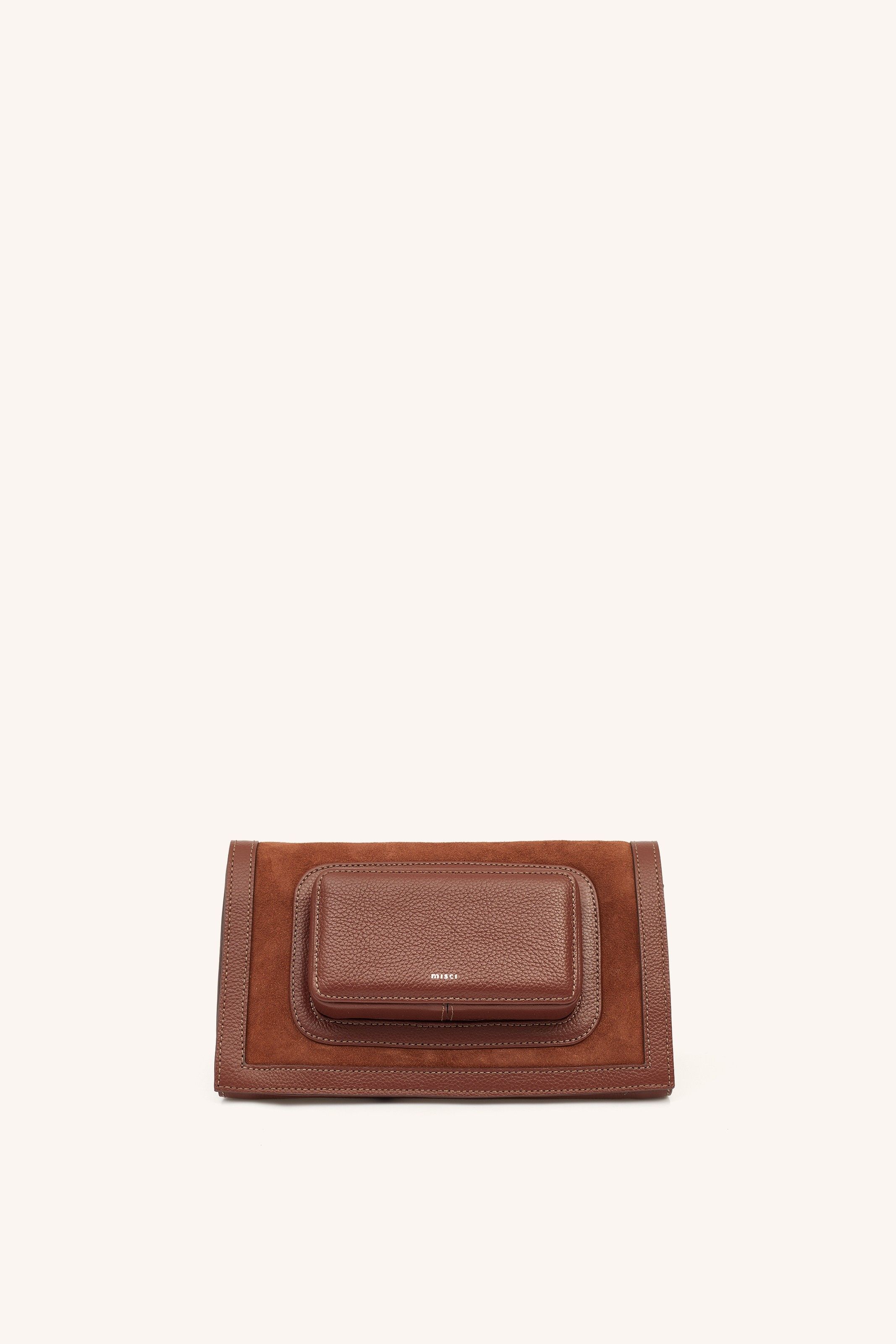 BOLSA MINI TRIÂNGULO CAMURÇA CAFÉ | MINI TRIANGLE SUEDE COFFEE BAG
