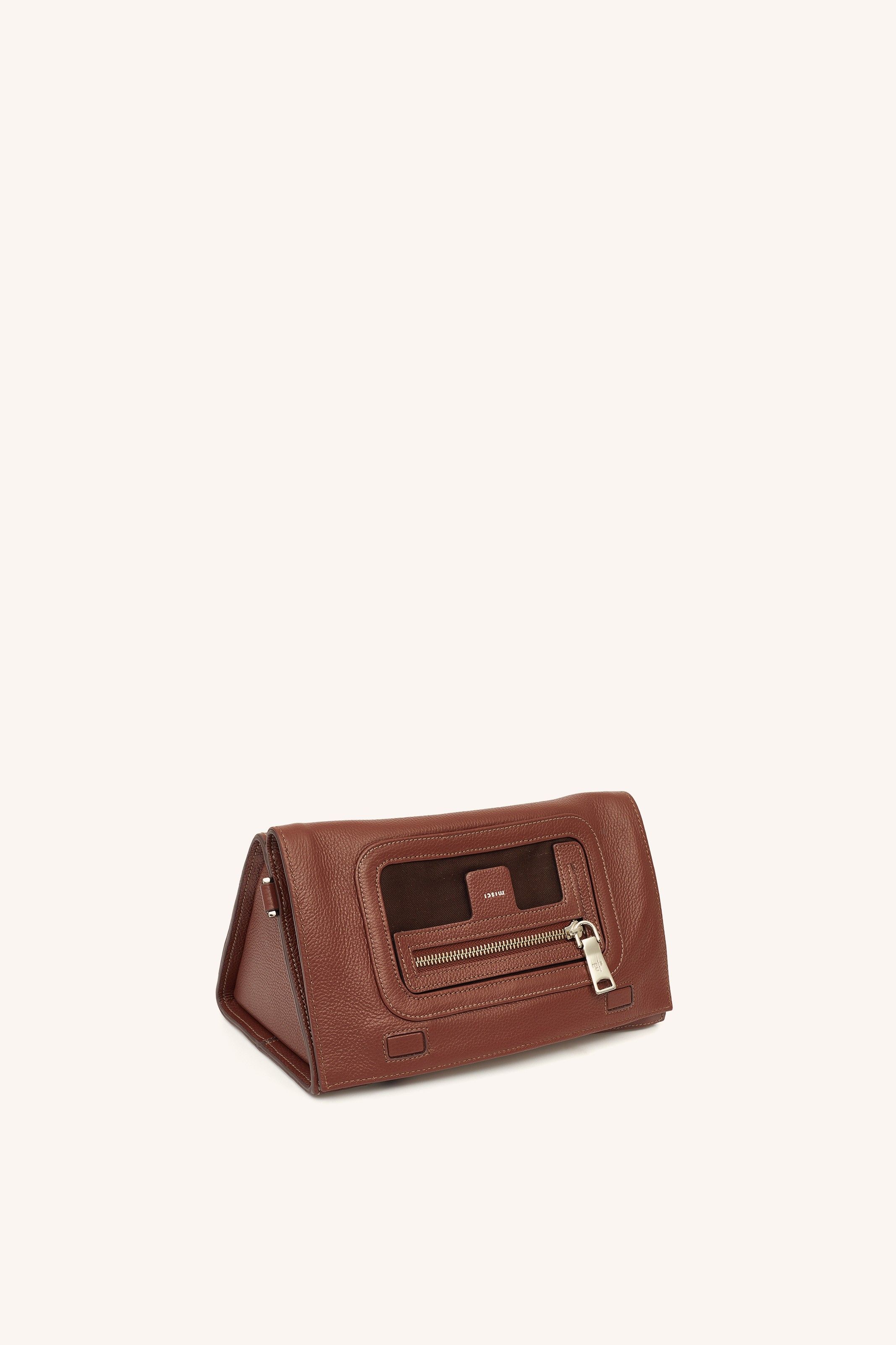 BOLSA MINI TRIÂNGULO CAMURÇA CAFÉ | MINI TRIANGLE SUEDE COFFEE BAG