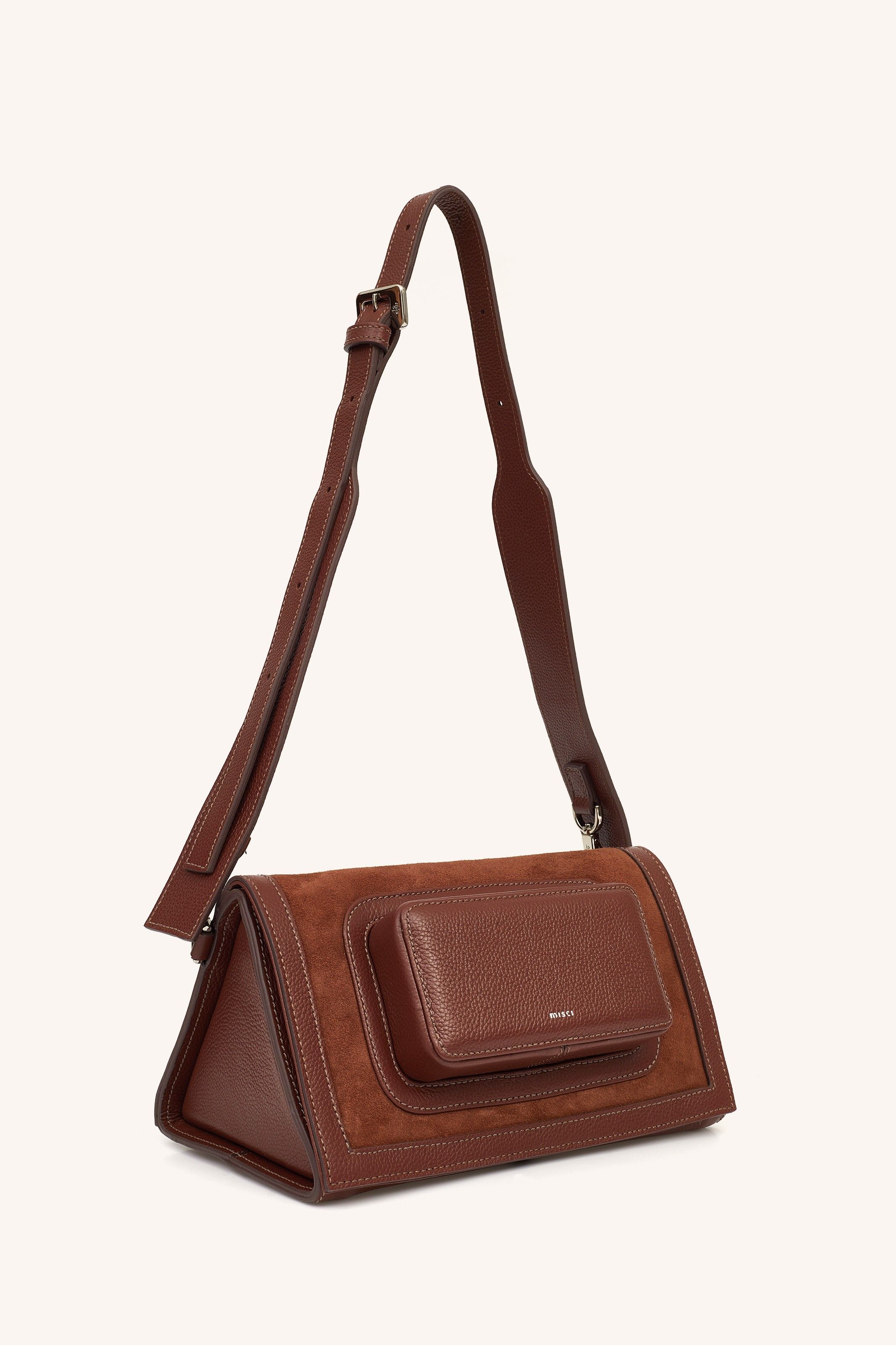BOLSA MINI TRIÂNGULO CAMURÇA CAFÉ | MINI TRIANGLE SUEDE COFFEE BAG