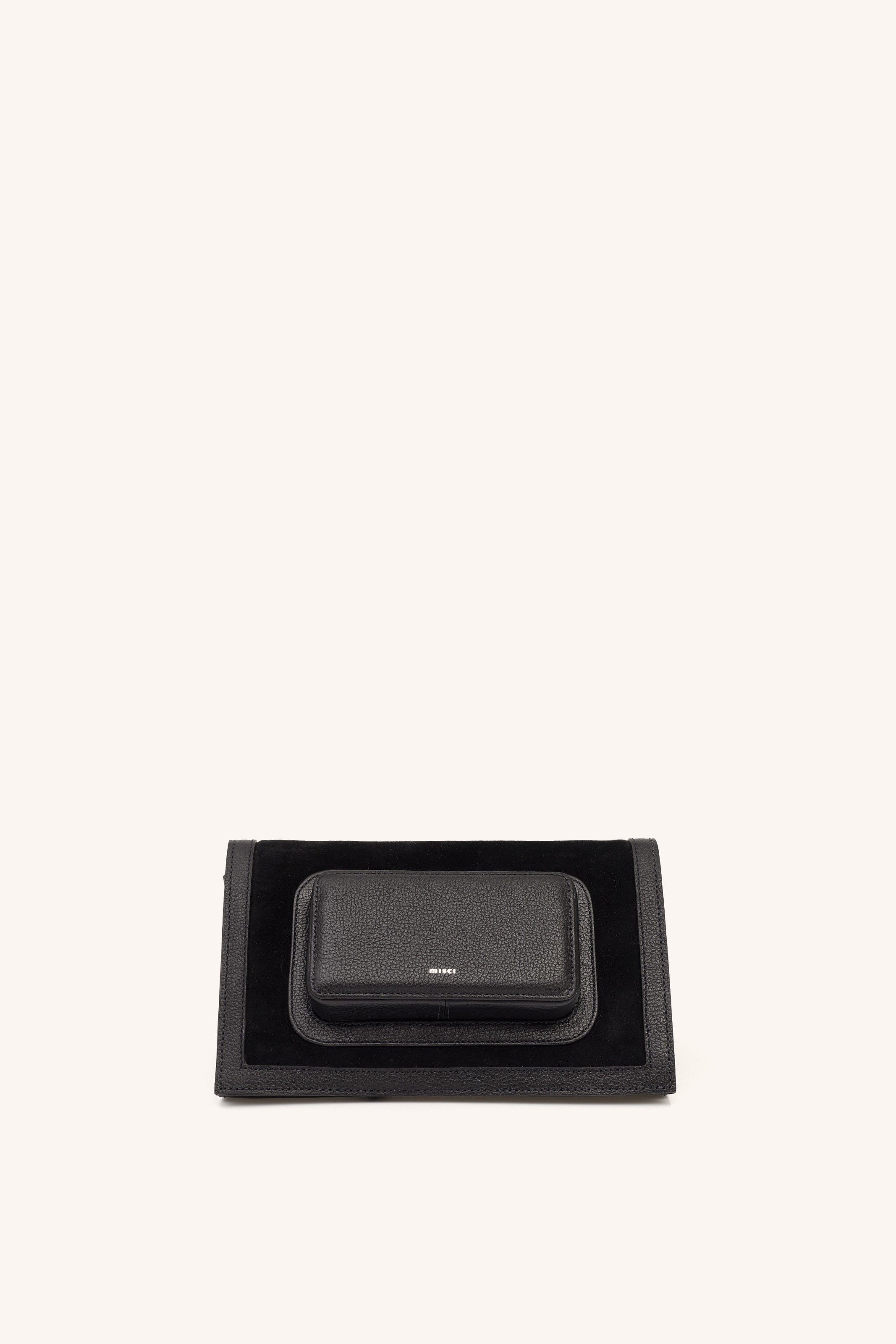 BOLSA MINI TRIÂNGULO CAMURÇA PRETO | MINI TRIANGLE SUEDE BLACK BAG