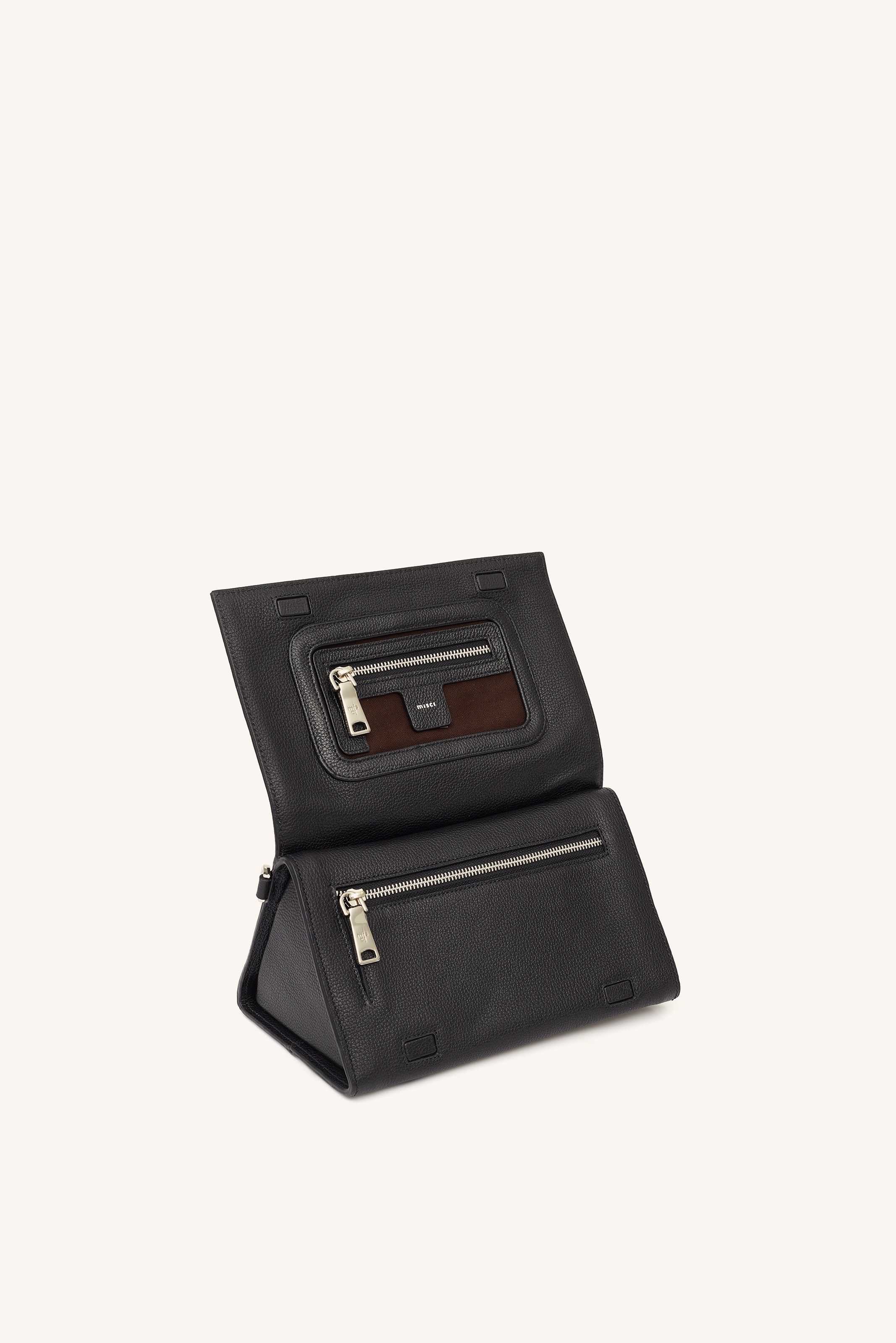 BOLSA MINI TRIÂNGULO CAMURÇA PRETO | MINI TRIANGLE SUEDE BLACK BAG