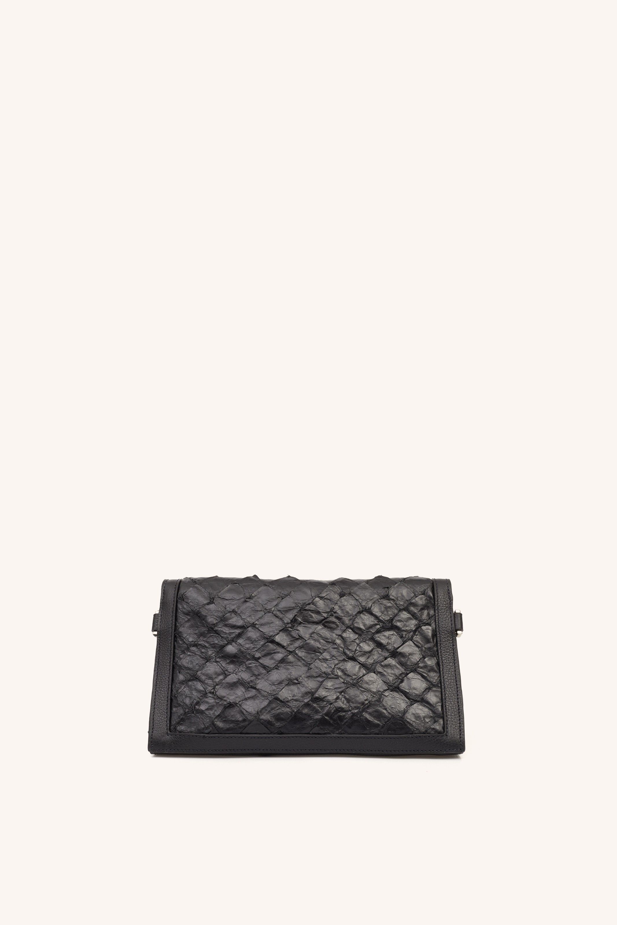 BOLSA MINI TRIÂNGULO PIRARUCU PRETO | BLACK PIRARUCU TRIANGLE MINI BAG
