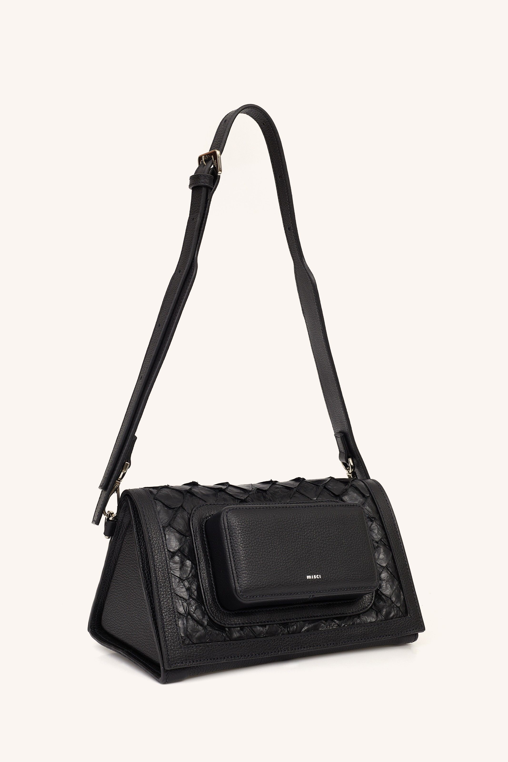 BOLSA MINI TRIÂNGULO PIRARUCU PRETO | BLACK PIRARUCU TRIANGLE MINI BAG