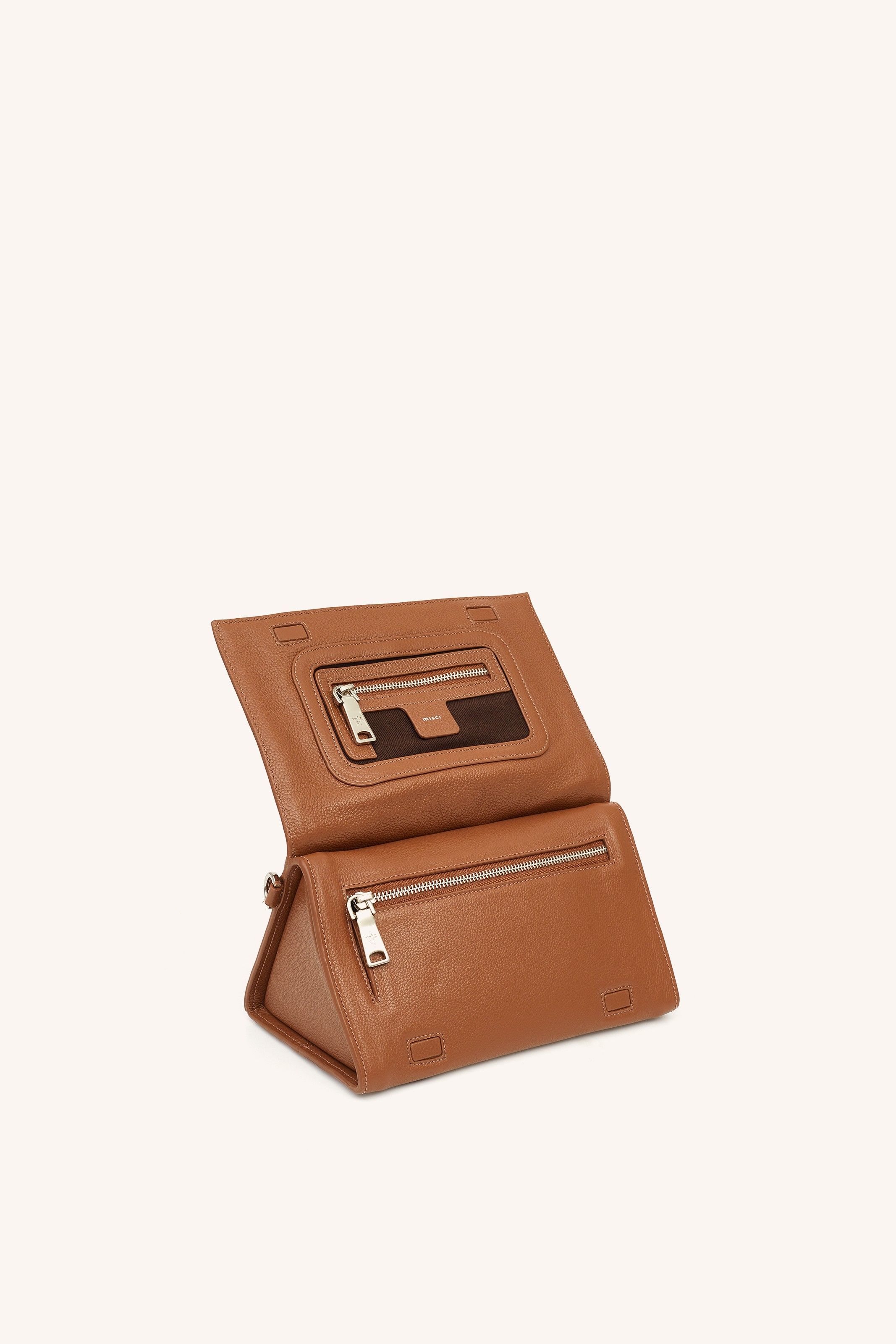 BOLSA MINI TRIÂNGULO PIRARUCU WHISKY | WHISKY PIRARUCU TRIANGLE MINI BAG