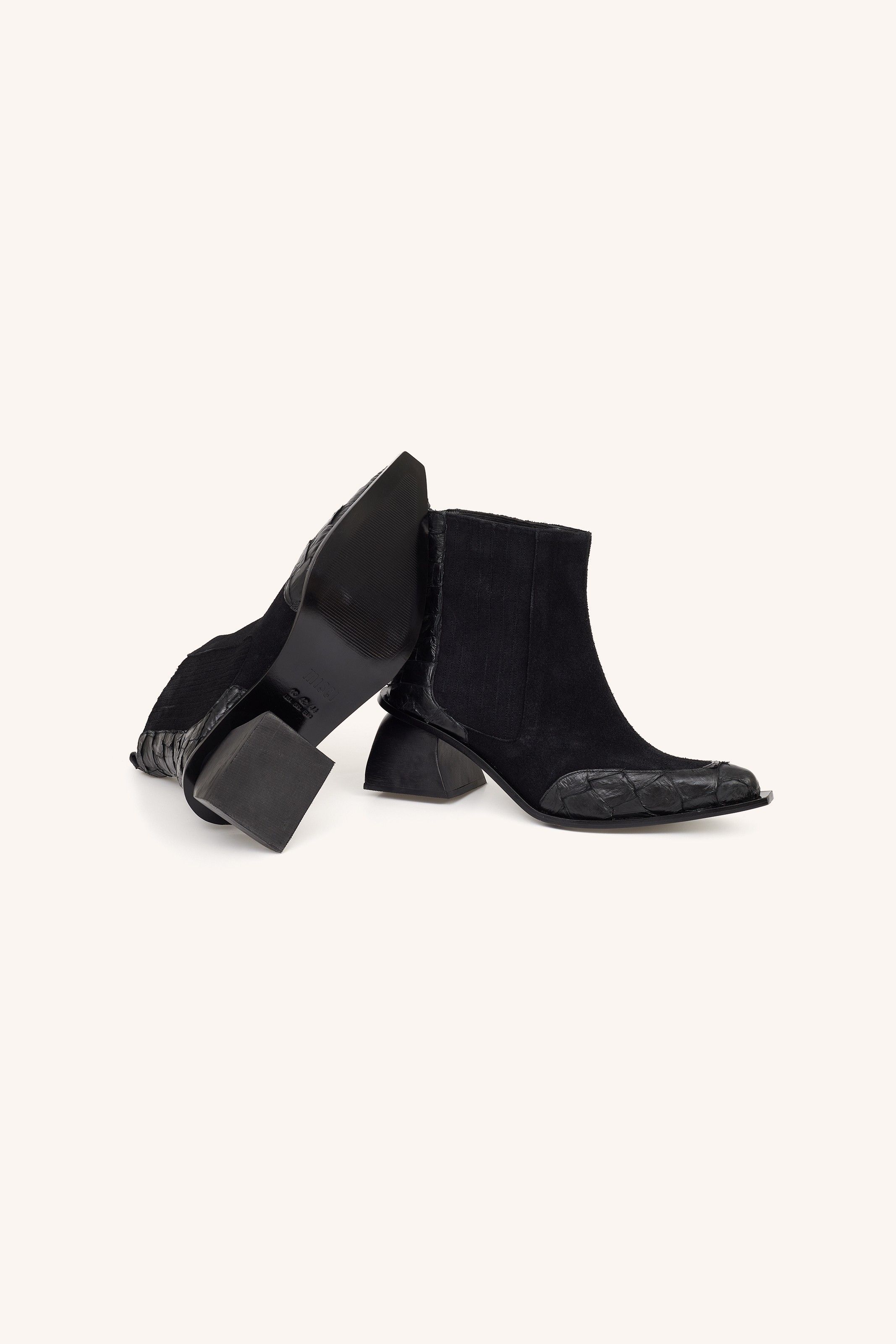 BOTA PEÃO CAMURÇA PIRARUCU PRETO | BLACK PIRARUCU SUEDE WORK BOOTS
