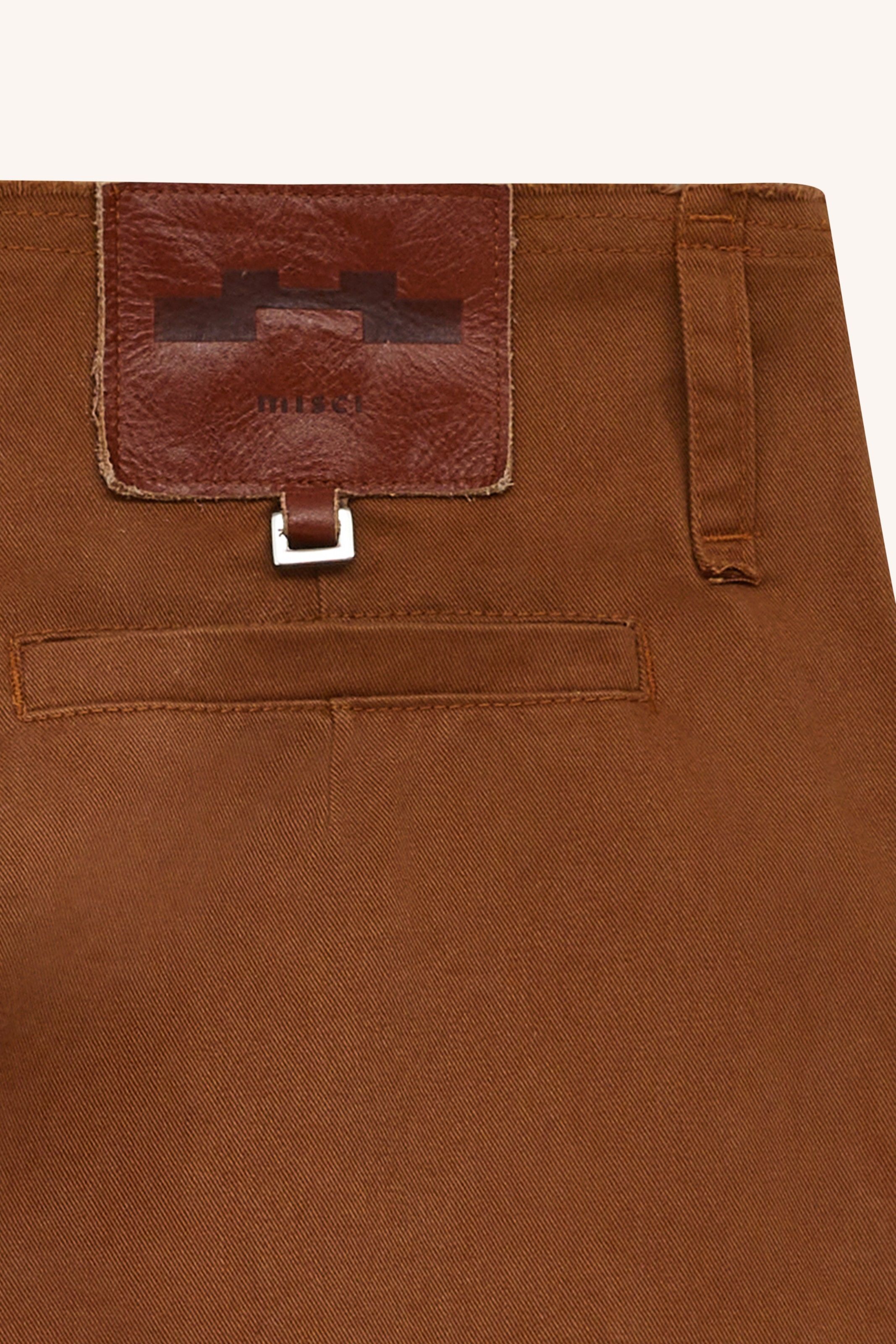 CALÇA RASGO SARJA CARAMELO BEGE | CARAMEL BEIGE DISTRESSED TWILL PANTS