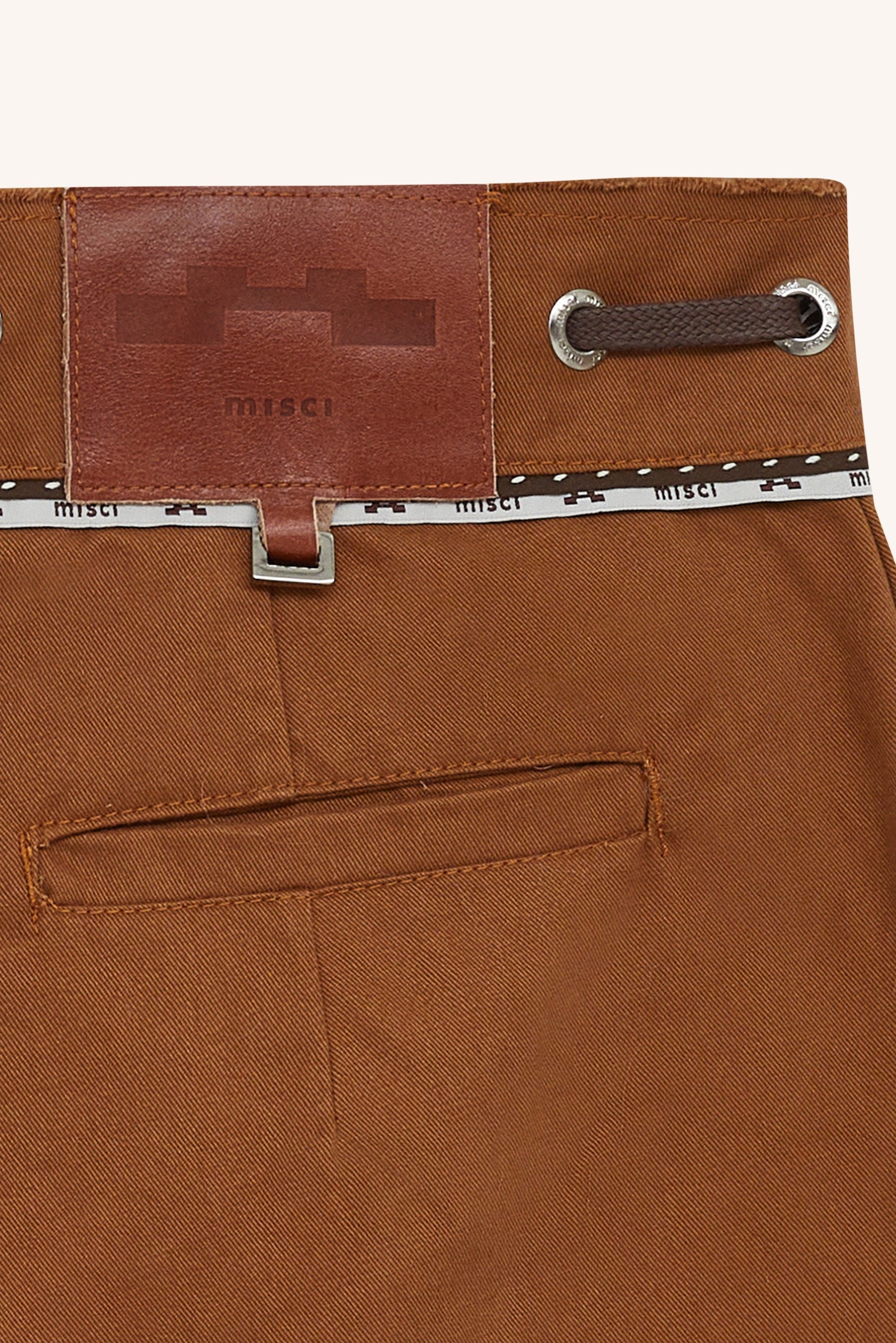 BERMUDA TERRA SARJA CARAMELO BEGE | CARAMEL BEIGE TWILL SHORTS