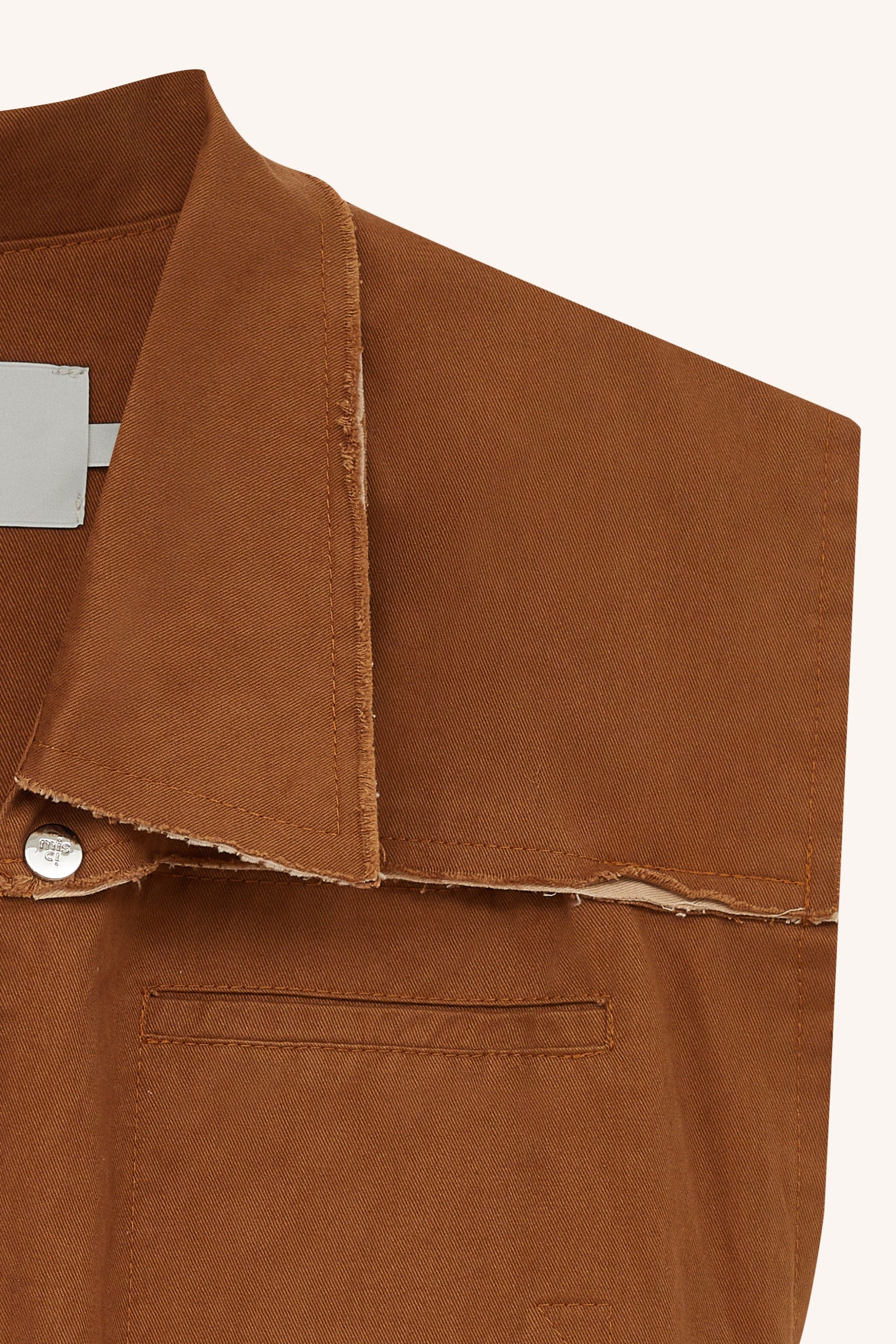 COLETE RASGO SARJA CARAMELO BEGE | CARAMEL BEIGE TWILL DISTRESSED VEST