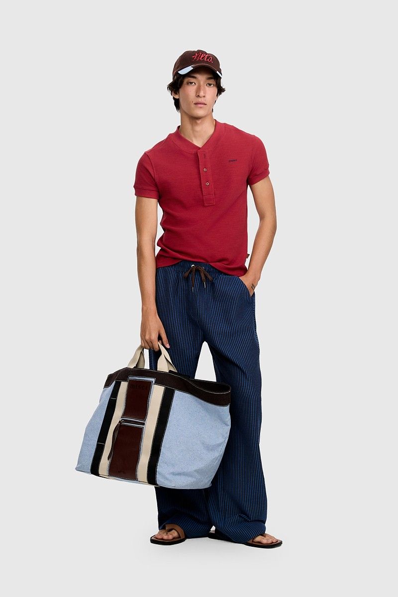 CAMISETA GOLA PORTUGUESA ALGODÃO VERMELHO | RED COTTON GRANDAD COLLAR T-SHIRT