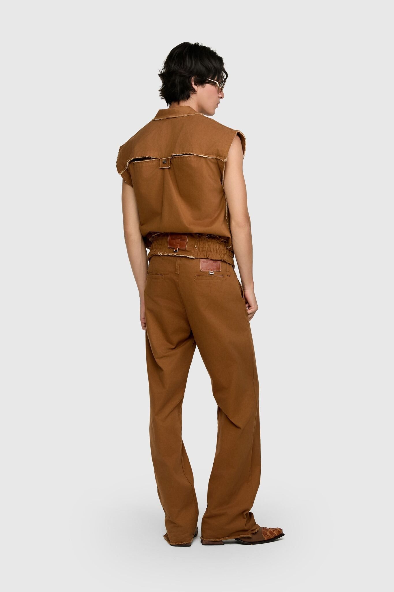 COLETE RASGO SARJA CARAMELO BEGE | CARAMEL BEIGE TWILL DISTRESSED VEST