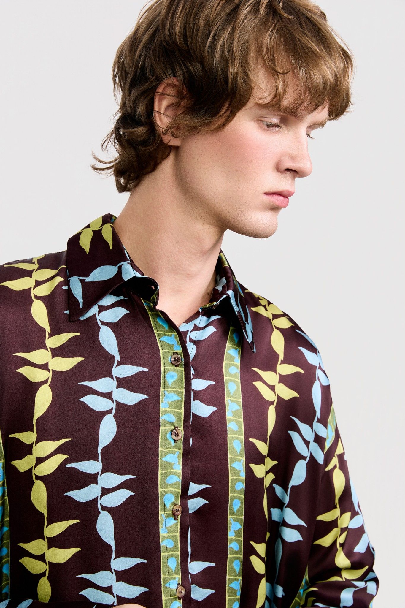 CAMISA MANGA LONGA HELENA SEDA HELICONIA MARROM | HELICONIA BROWN HELENA SILK LONG SLEEVE SHIRT