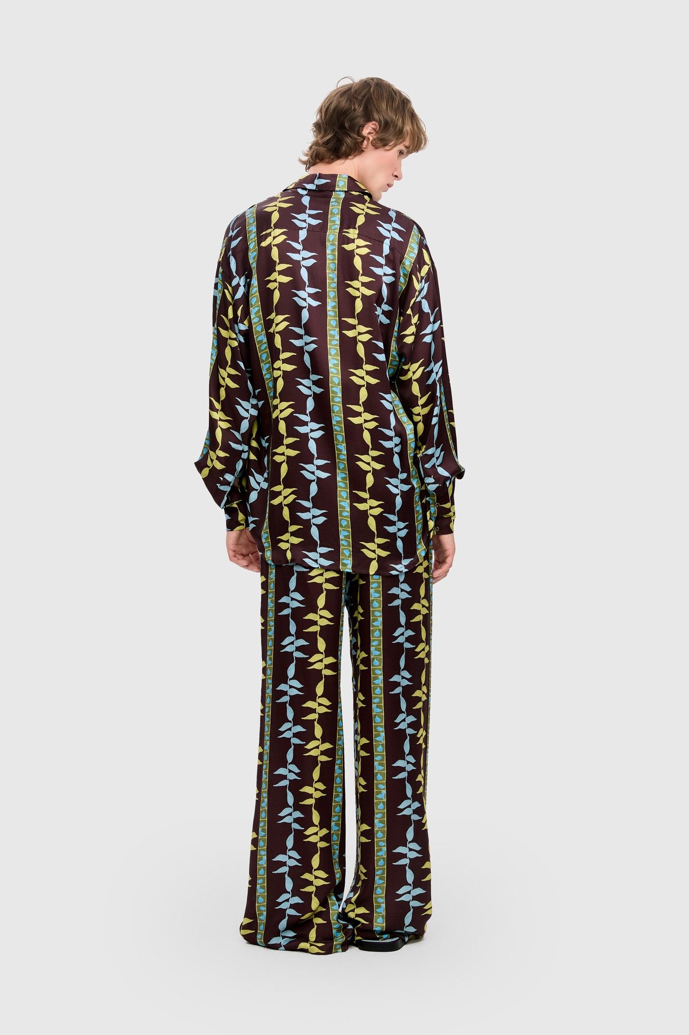 CAMISA MANGA LONGA HELENA SEDA HELICONIA MARROM | HELICONIA BROWN HELENA SILK LONG SLEEVE SHIRT