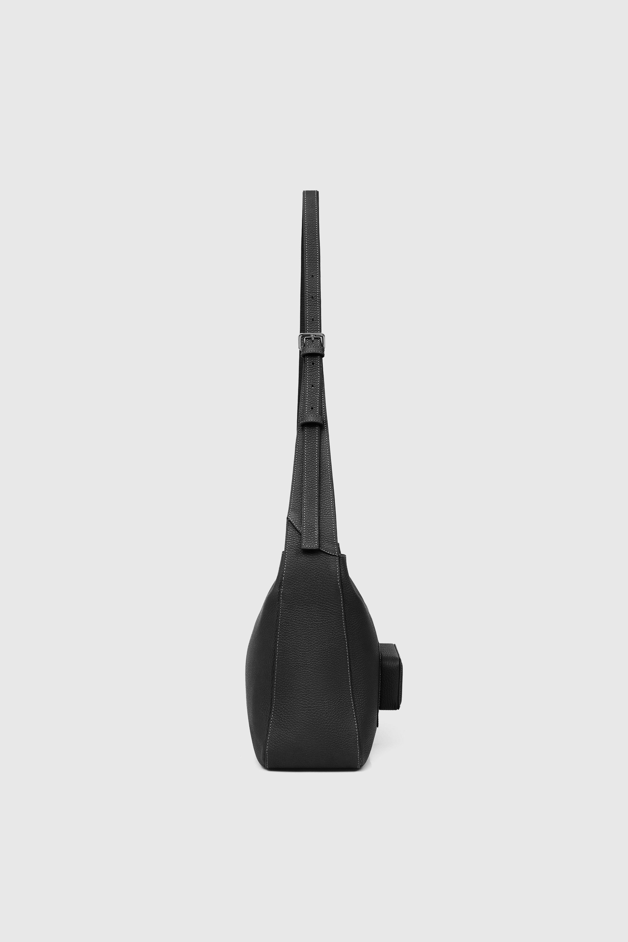 BOLSA MOQUEQUINHA TRANSVERSAL COURO PRETA | MOQUEQUINHA CROSSBODY BAG BLACK LEATHER