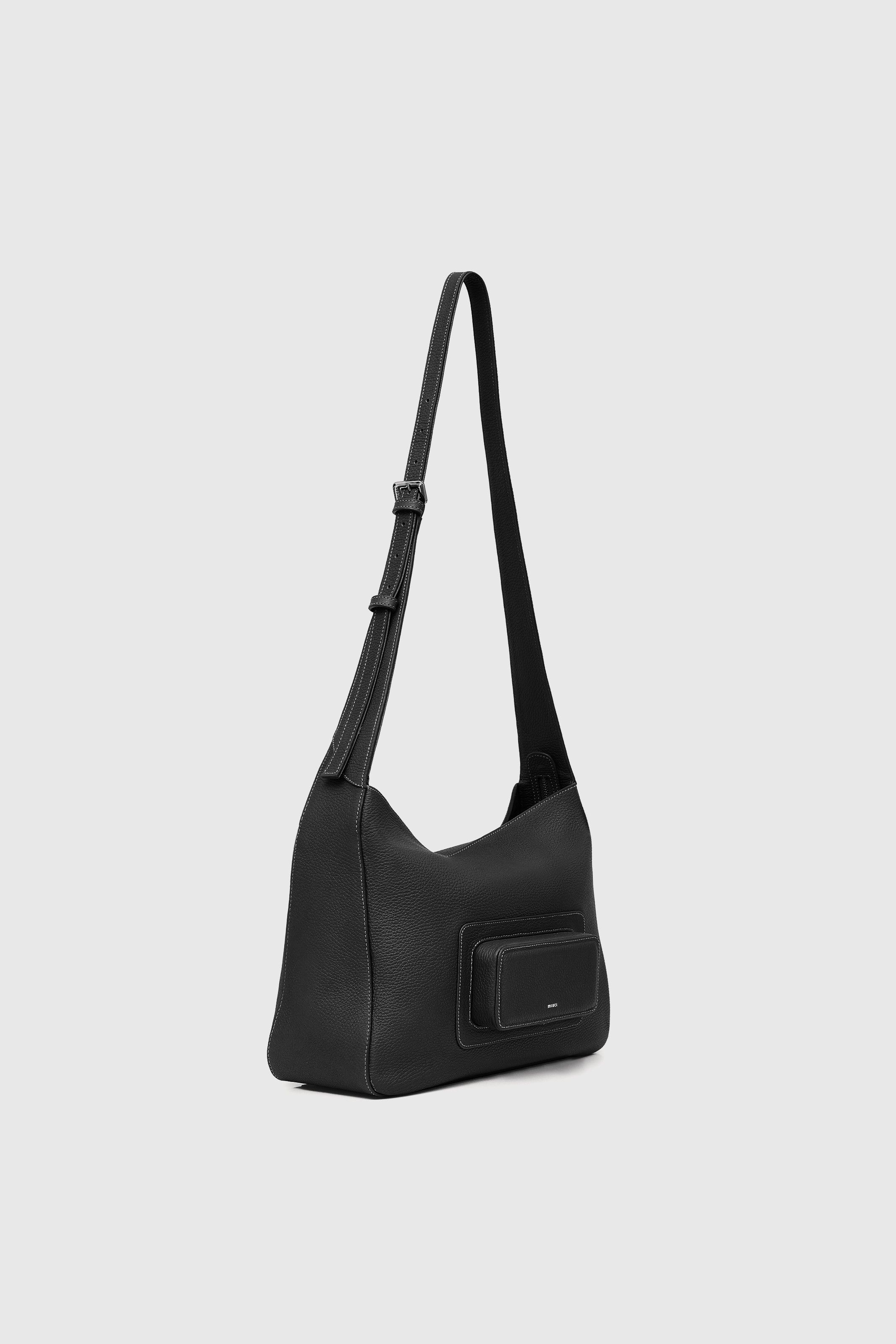 BOLSA MOQUEQUINHA TRANSVERSAL COURO PRETA | MOQUEQUINHA CROSSBODY BAG BLACK LEATHER