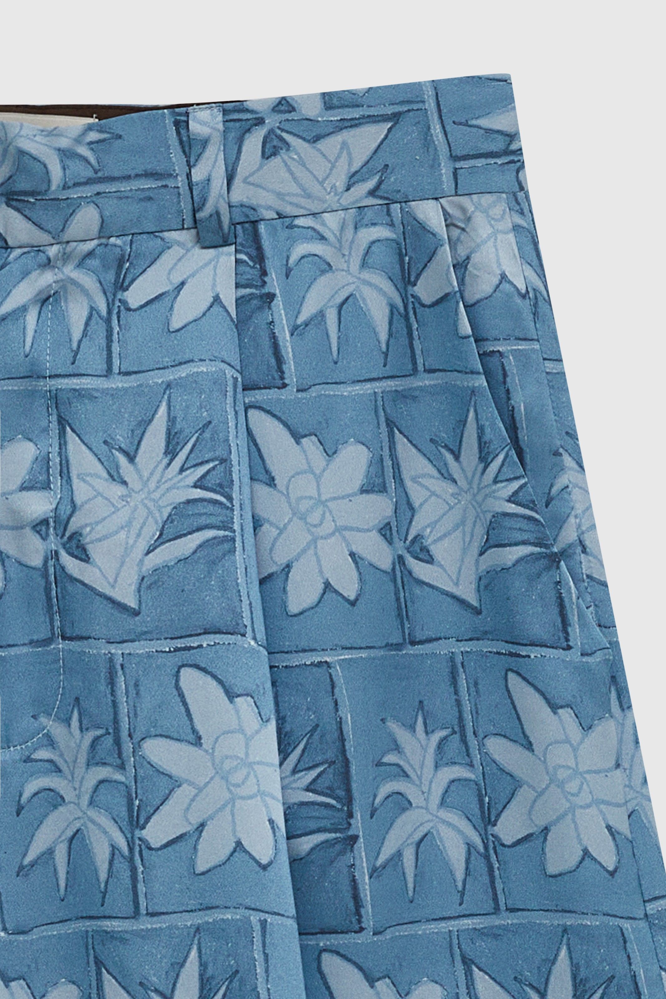 CALÇA ROTEIRO SEDA ESTAMPADA BROMELIA AZUL | BROMELIA BLUE PRINTED SILK PANTS