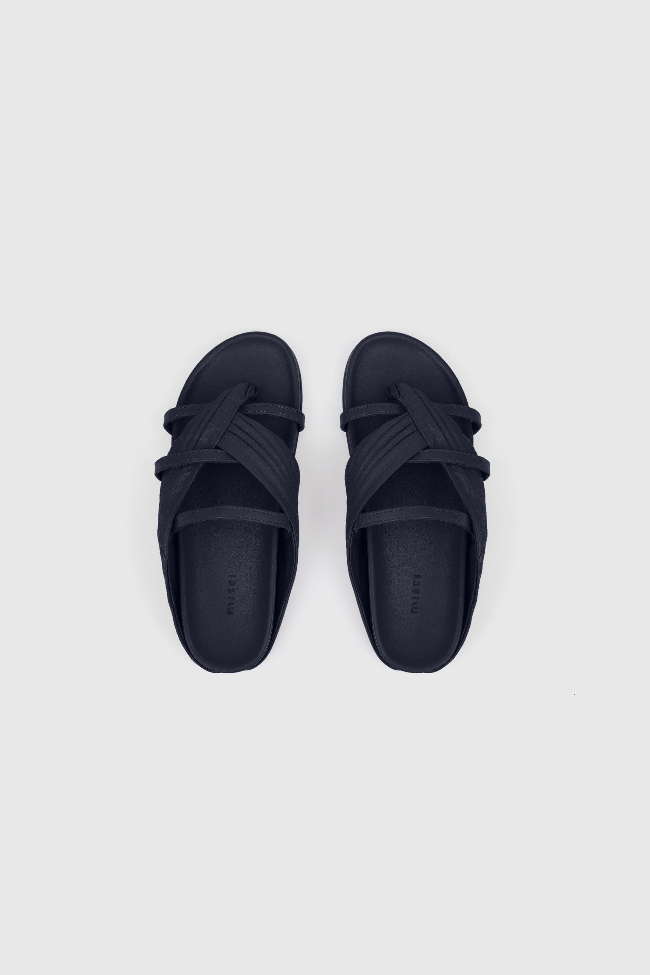 CHINELO FILME PLISSADO AZUL MARINHO | NAVY BLUE PLEATED FILM SLIPPER