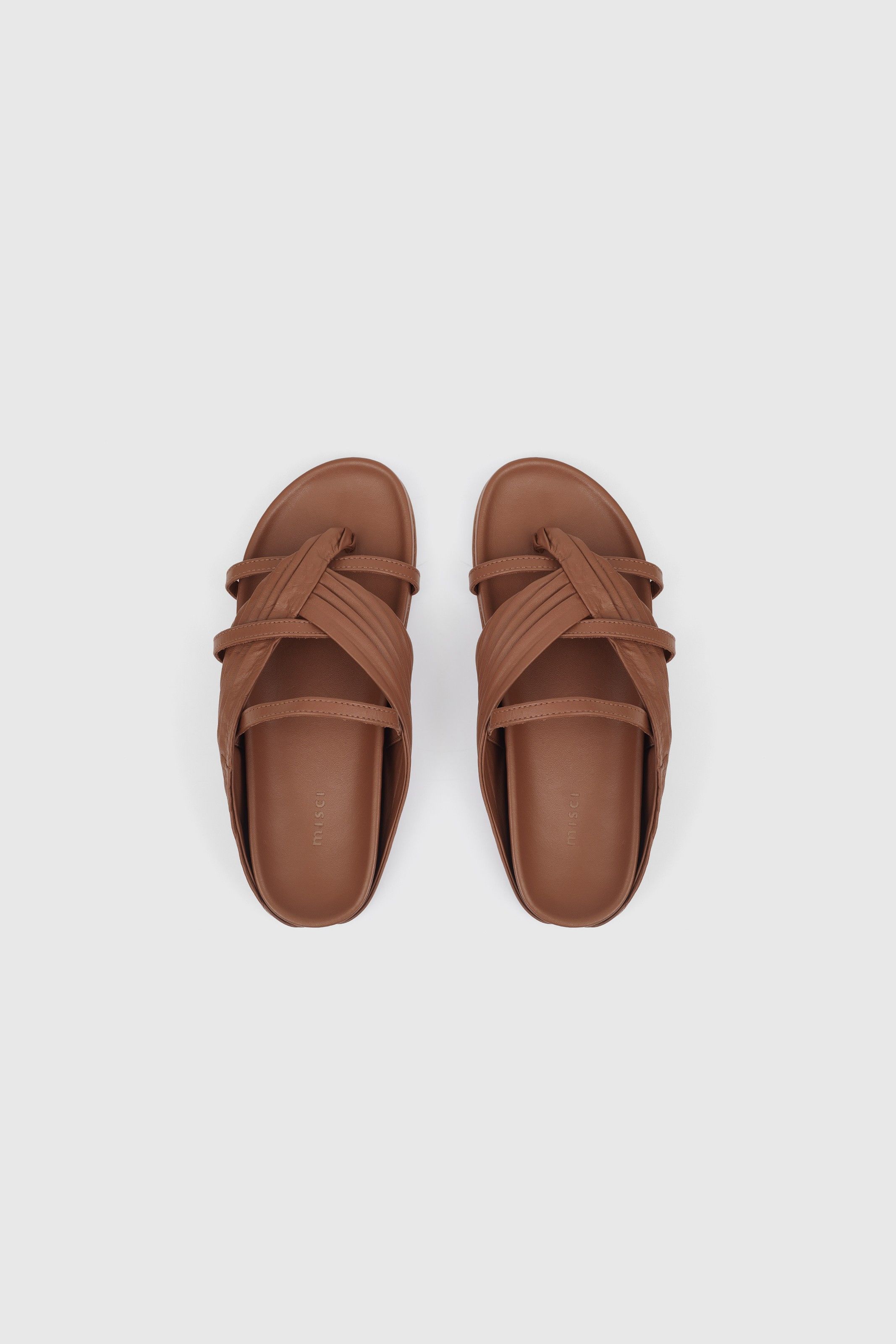 CHINELO FILME PLISSADO WHISKY | BROWN PLEATED FILM SLIPPER
