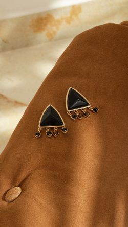 BRINCO METAL TRIANGULAR C/ PINGENTES