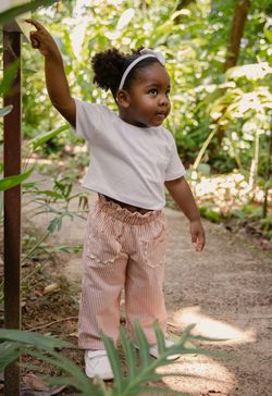 Calça Infantil Menina Listrada Vermelha com Bolsos e Sianinha