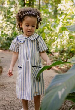 Vestido Infantil Menina Listrado Azul com Gola Boneca e Bolsos