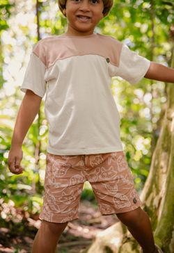 Conjunto Infantil Menino Camiseta e Bermuda Estampa Pequenos Habitantes