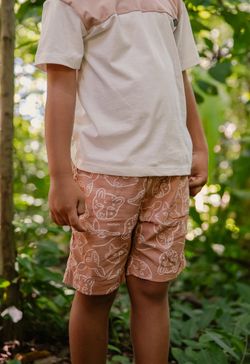 Conjunto Infantil Menino Camiseta e Bermuda Estampa Pequenos Habitantes